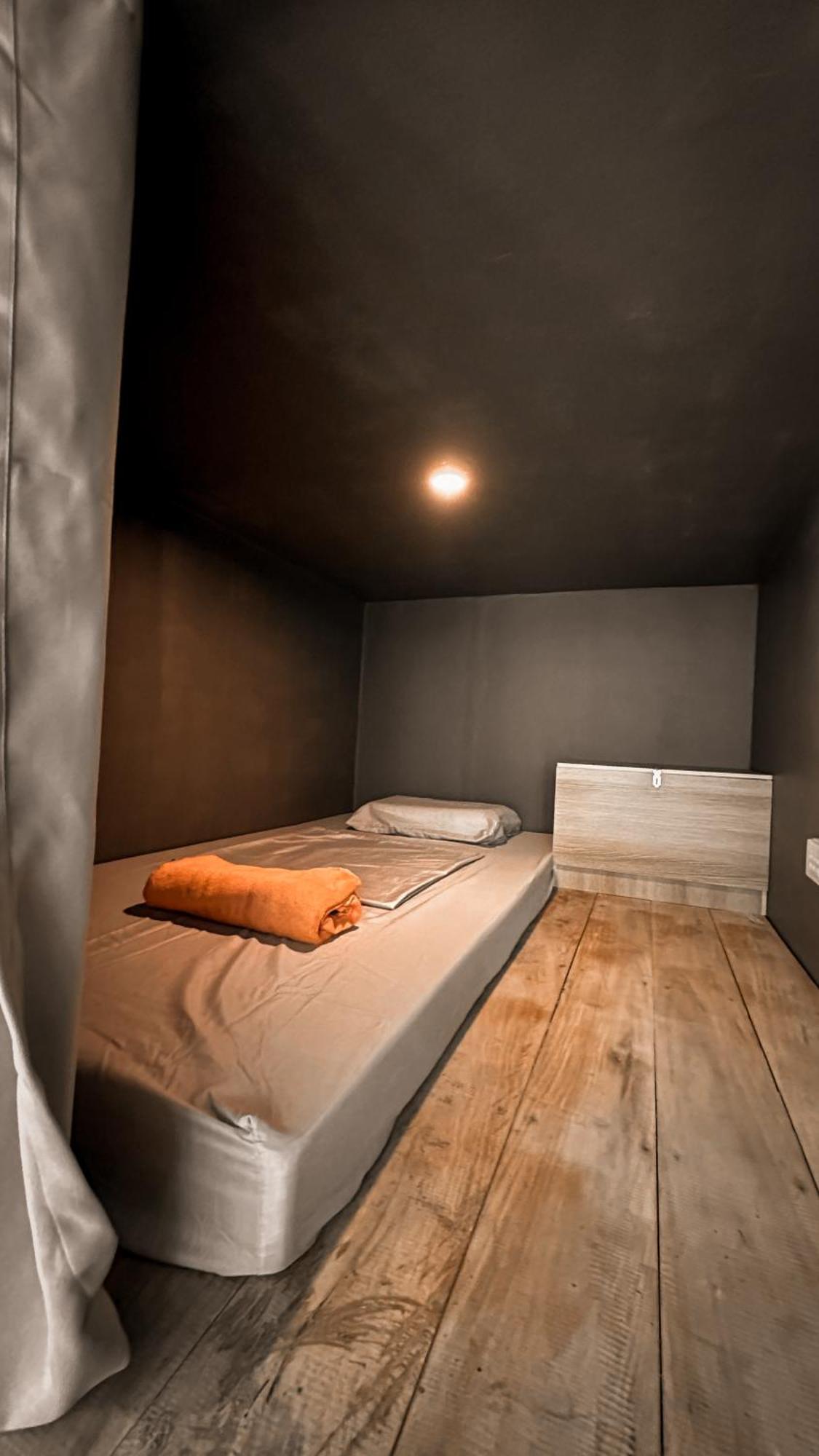 Resting Rabbit Hostel 锡基霍尔 外观 照片