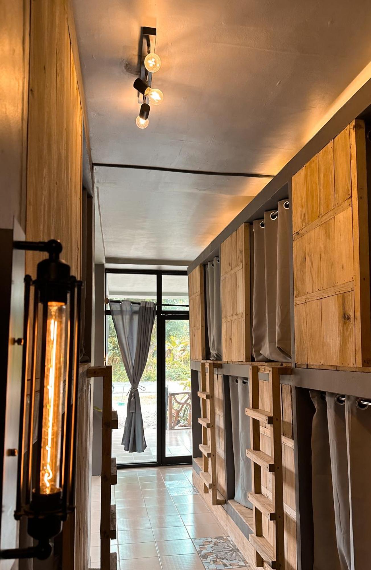 Resting Rabbit Hostel 锡基霍尔 外观 照片